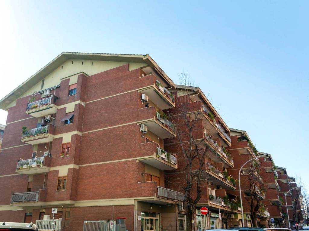 negozio in vendita a Roma in zona Appio Latino
