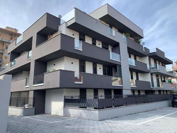 appartamento in vendita a Roma in zona Tor Bella Monaca