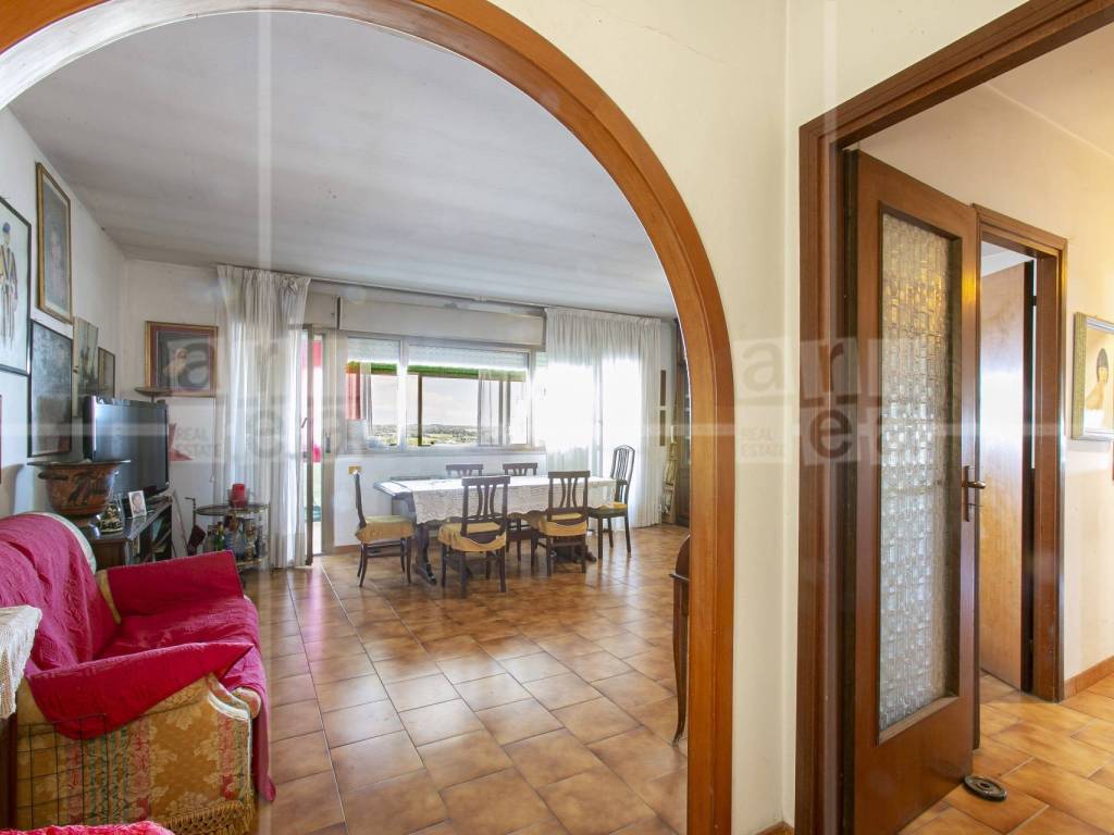 appartamento in vendita a Roma in zona Ardeatino