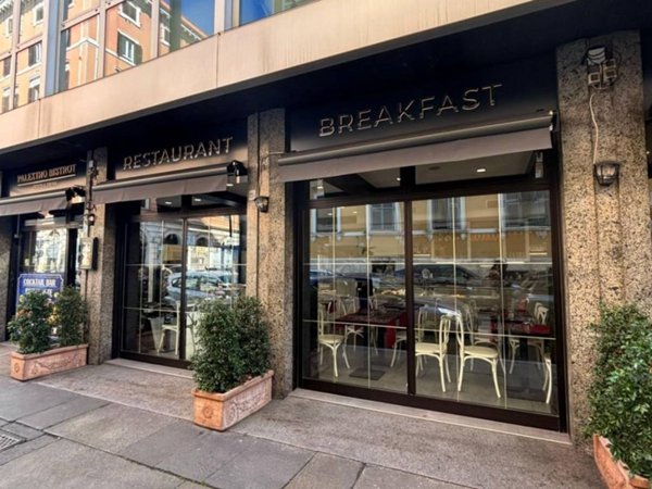 negozio in vendita a Roma in zona Castro Pretorio