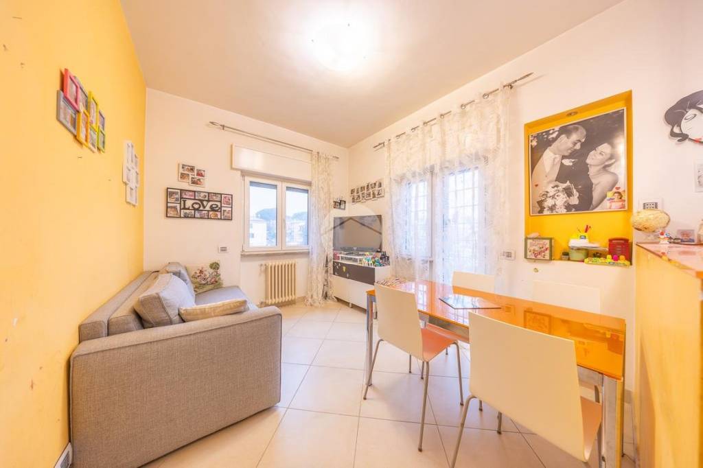 appartamento in vendita a Roma in zona Appio Pignatelli