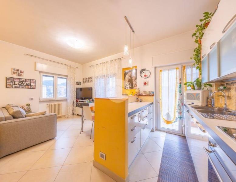 appartamento in vendita a Roma in zona Appio Pignatelli