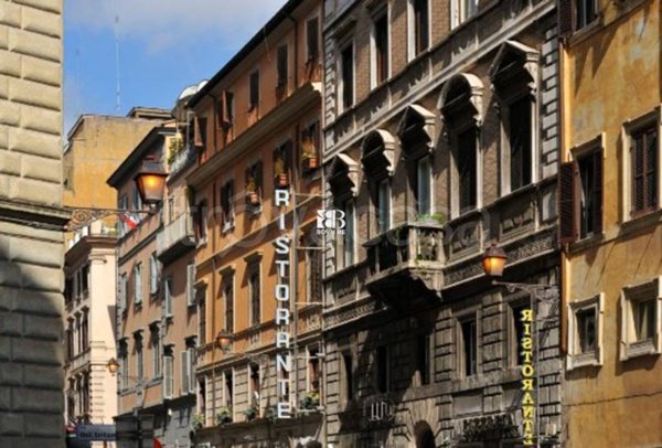 quadrivano in vendita a Roma in zona Trevi-Colonna
