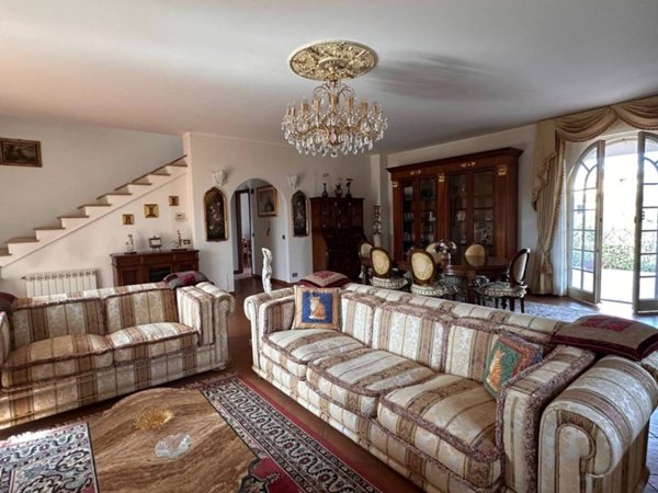 casa indipendente in vendita a Roma in zona Valle Santa