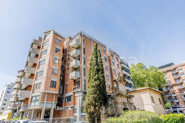 negozio in vendita a Roma in zona Portuense