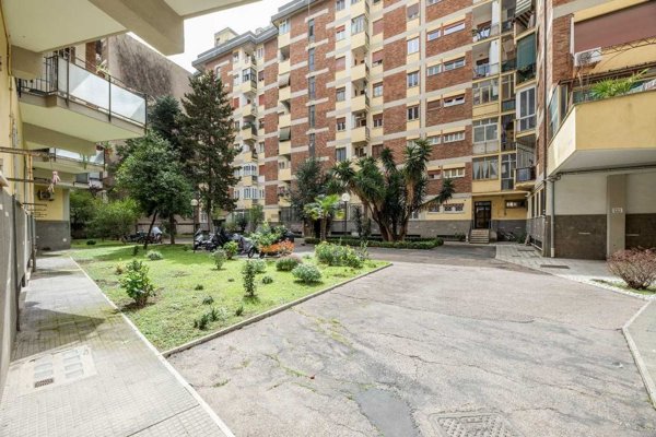 appartamento in vendita a Roma in zona Ardeatino