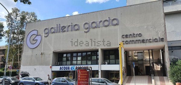 locale commerciale in vendita a Roma in zona Spinaceto
