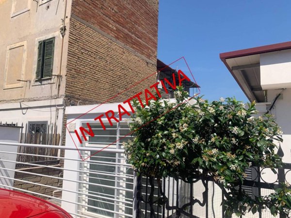 casa indipendente in vendita a Roma in zona Tuscolano