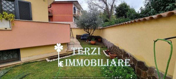casa indipendente in vendita a Roma in zona Massimina/Casal Lumbroso