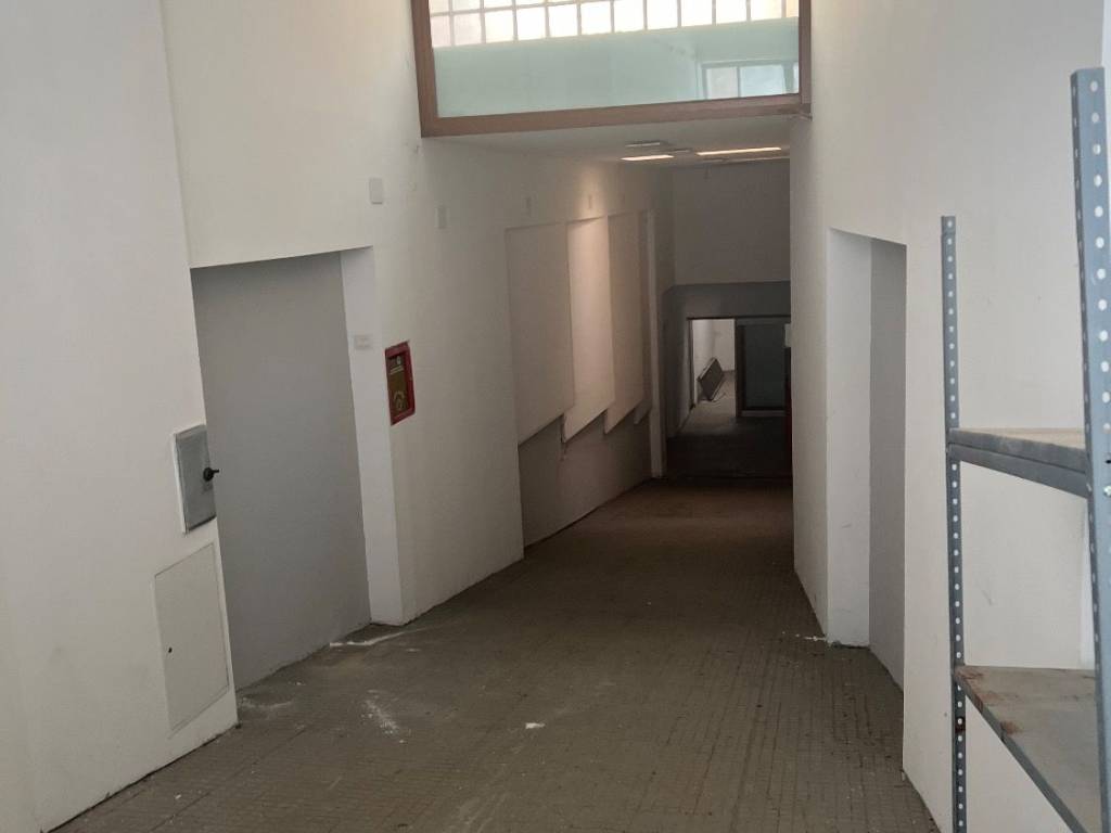 negozio in vendita a Roma in zona Portuense