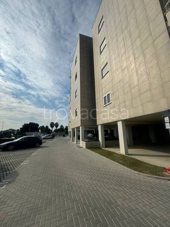 appartamento in vendita a Roma in zona Axa