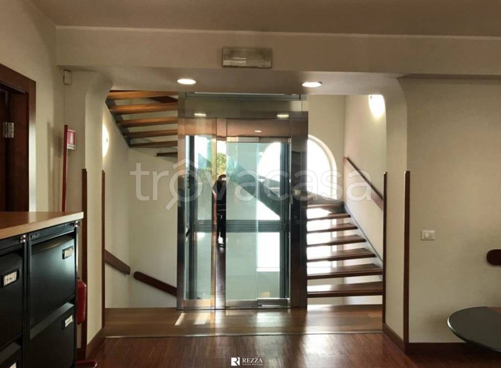 intera palazzina in vendita a Roma