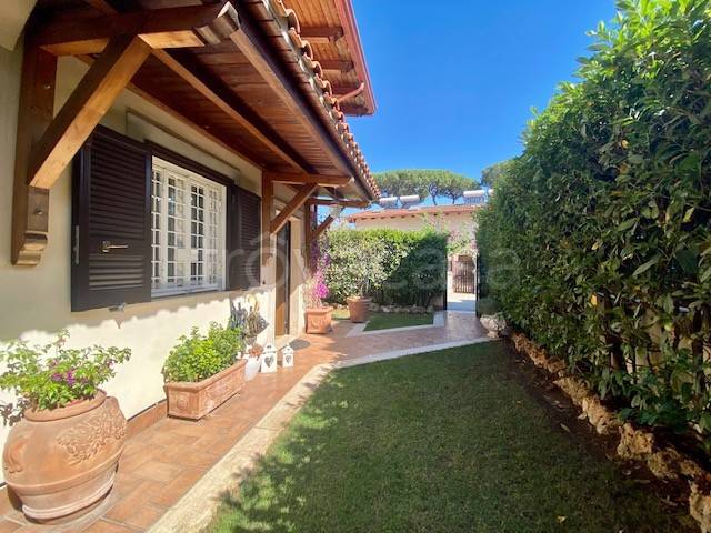 casa indipendente in vendita a Roma