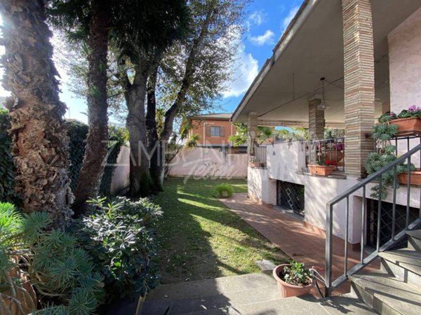 casa indipendente in vendita a Roma in zona Infernetto
