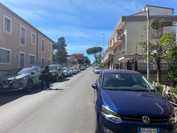 negozio in vendita a Roma in zona Appio Pignatelli