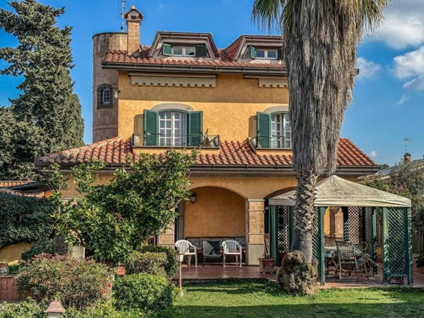 casa indipendente in vendita a Roma in zona Casal Palocco