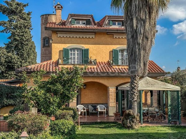 casa indipendente in vendita a Roma in zona Casal Palocco