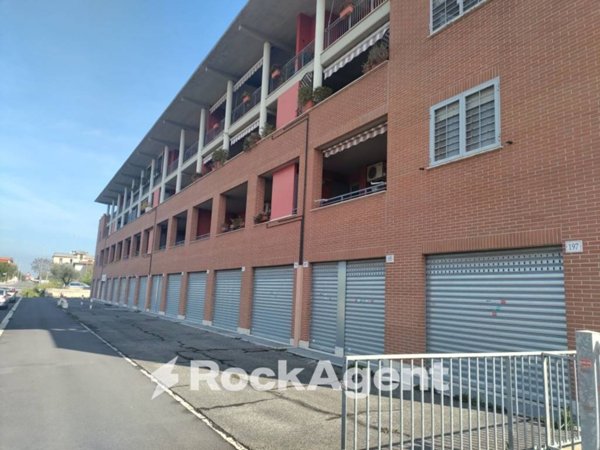 negozio in vendita a Roma in zona Ponte di Nona