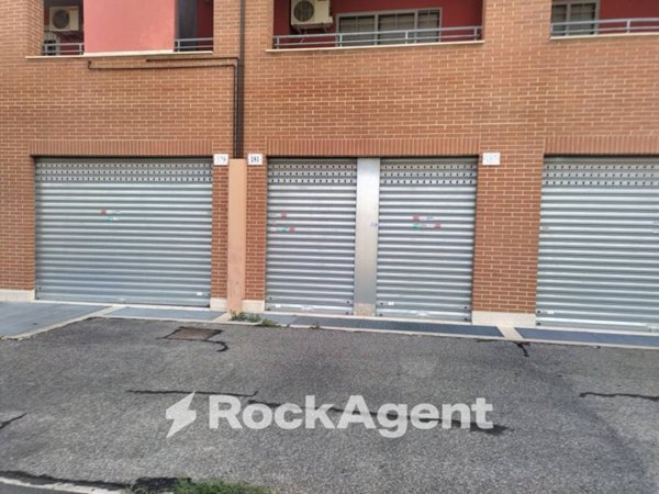 negozio in vendita a Roma in zona Ponte di Nona