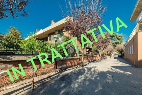 casa indipendente in vendita a Roma in zona Selva Candida