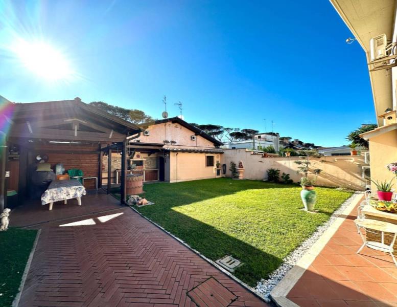 casa indipendente in vendita a Roma in zona Infernetto