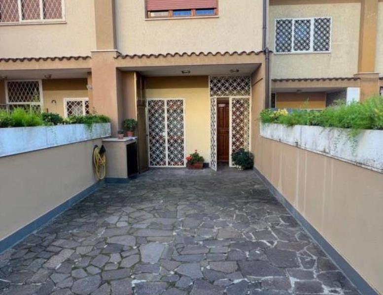 casa indipendente in vendita a Roma in zona Ponte Mammolo