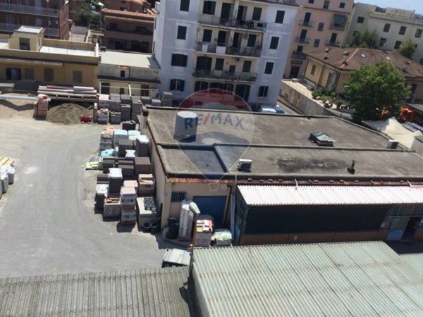 locale commerciale in vendita a Roma