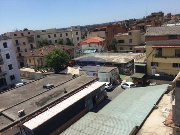 locale commerciale in vendita a Roma