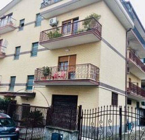 appartamento in vendita a Roma in zona Valle Muricana