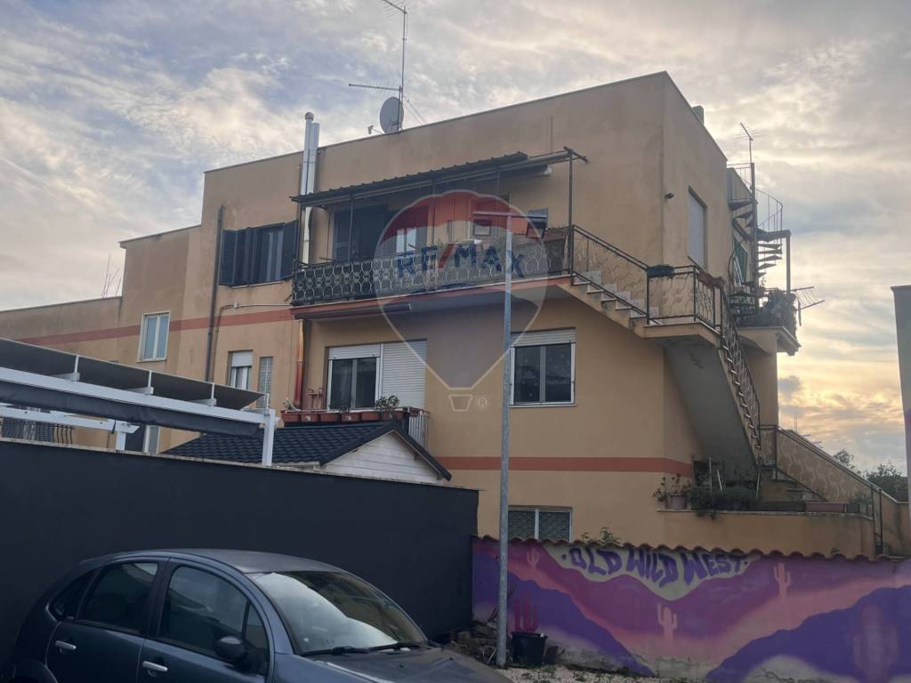 appartamento in vendita a Roma in zona Dragona/Bagnoletto