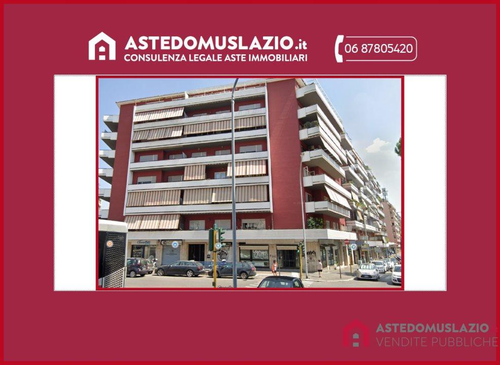 appartamento in vendita a Roma in zona Tuscolano