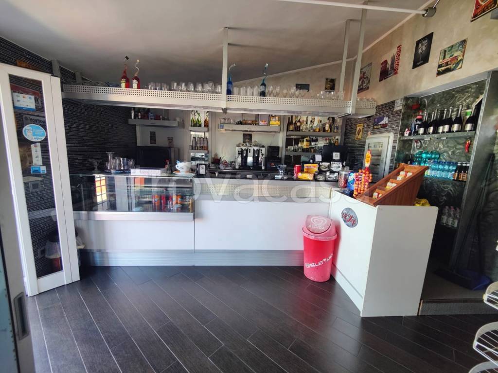 negozio in vendita a Roma in zona Tor Vergata/Torrenova