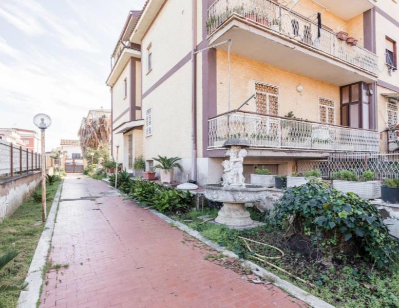 appartamento in vendita a Roma in zona Acilia