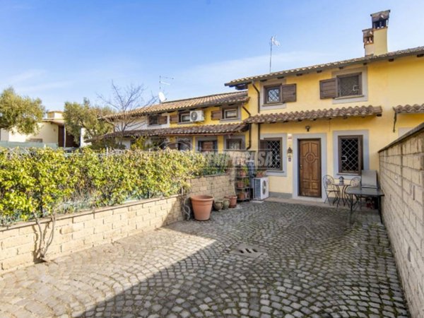 casa indipendente in vendita a Roma in zona Cesano