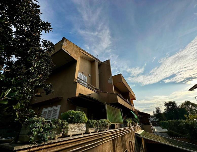 casa indipendente in vendita a Roma in zona Axa