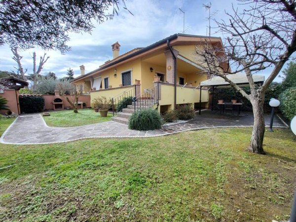 casa indipendente in vendita a Roma in zona Infernetto