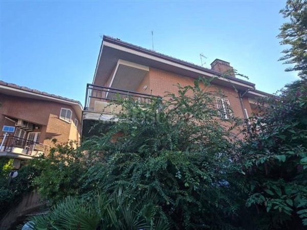 casa indipendente in vendita a Roma