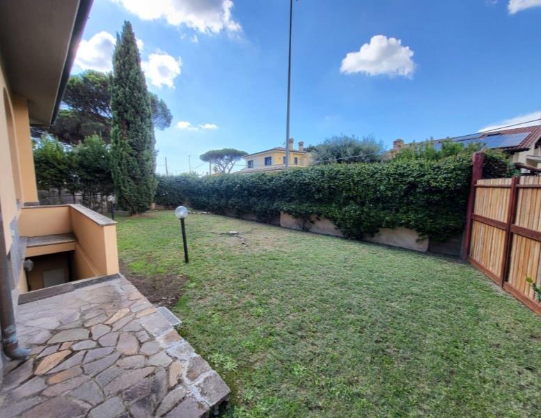 casa indipendente in vendita a Roma in zona Infernetto