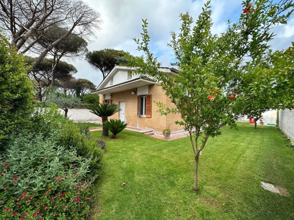 casa indipendente in vendita a Roma in zona Infernetto