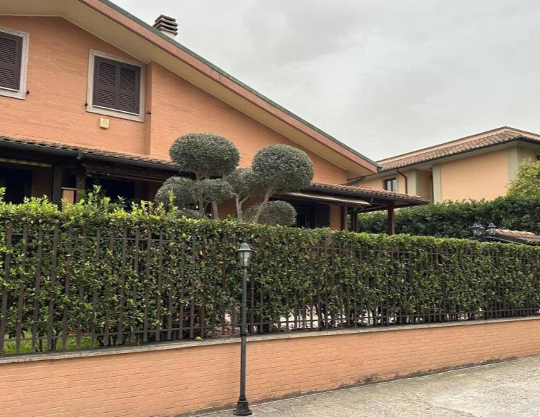 casa indipendente in vendita a Roma