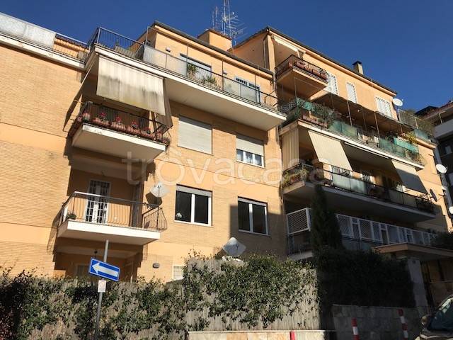 appartamento in vendita a Roma in zona Tomba di Nerone