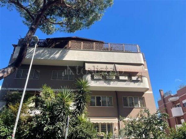 appartamento in vendita a Roma in zona Mostacciano