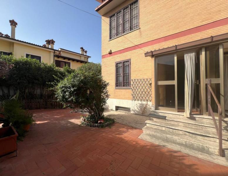 casa indipendente in vendita a Roma in zona Pantan Monastero