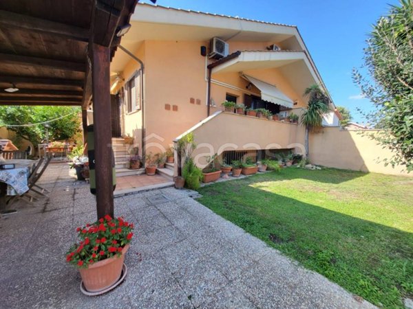 casa indipendente in vendita a Roma in zona Casal Palocco