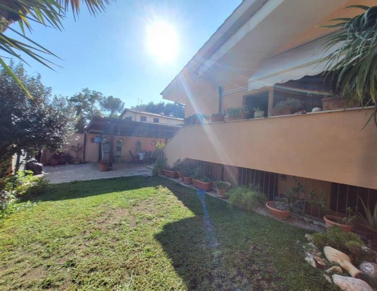 casa indipendente in vendita a Roma in zona Infernetto