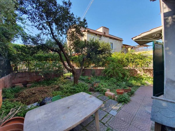 casa indipendente in vendita a Roma in zona Tuscolano