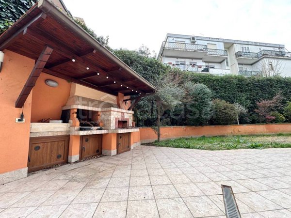 appartamento in vendita a Roma in zona Appio Claudio