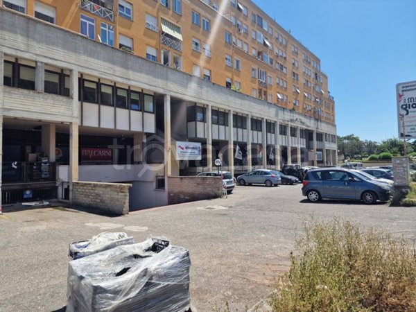 negozio in vendita a Roma in zona Spinaceto