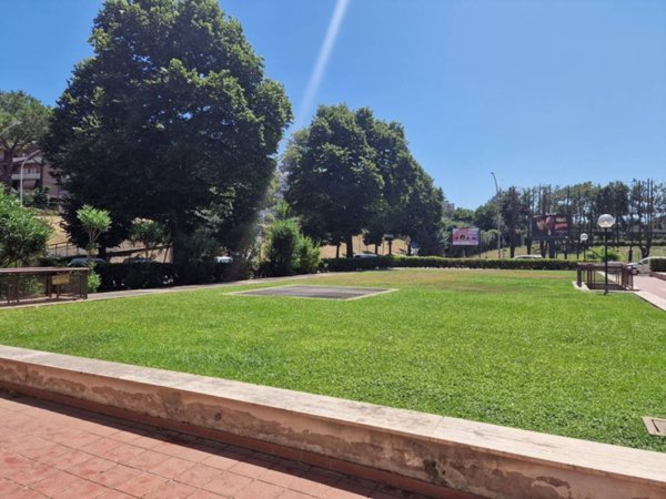 negozio in vendita a Roma in zona Spinaceto