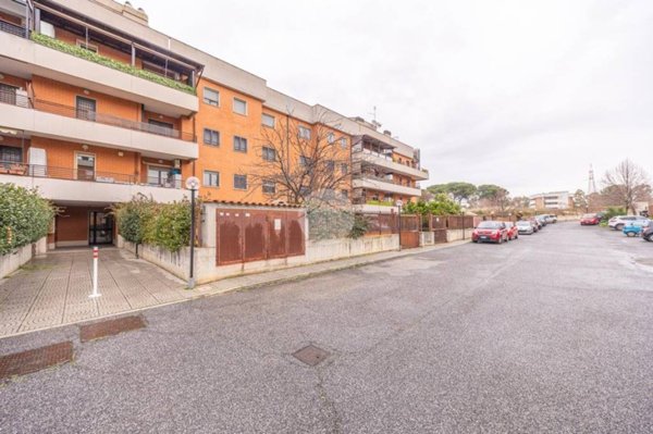 appartamento in vendita a Roma in zona Castelverde